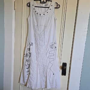 Elegant White Sleeveless Dress